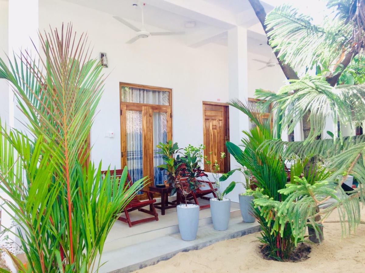 Tropicana Home Stay 아루감 베이 외부 사진